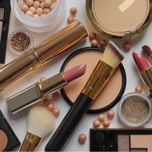 Makeup listing!! Like to be notified!!! 💘🫶💄